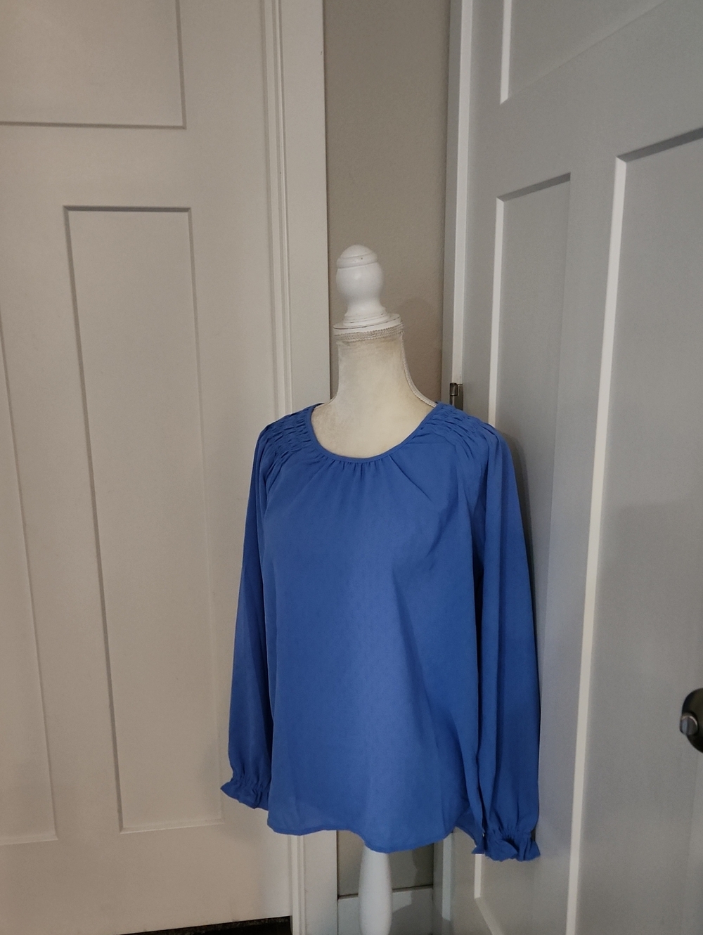 NWT Jessica Simpson Blue Long-Sleeve Gathered Neck Blouse